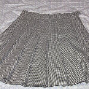 Briggs New York Houndstooth Pleated Skirt - size 8P